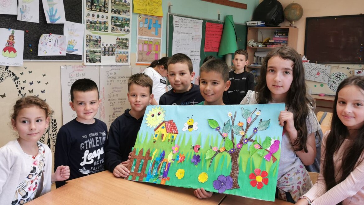 Дружење будућих првака са ученицима четвртог разреда и учитељицом