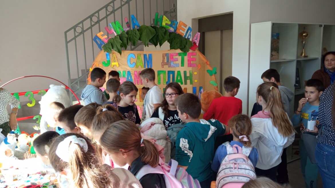 Посета хуманитарног базара