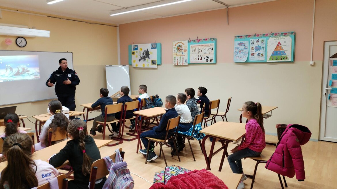 Безбедност деце у саобраћају – предавање МУПа